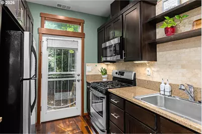 5005 SW View Point Ter, Portland, OR 97239 - Photo 9