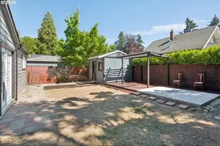 8806 NE Sacramento St, Portland, OR 97220 - Photo 35