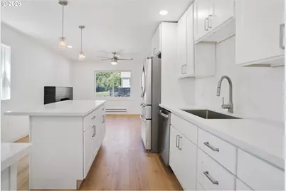 8806 NE Sacramento St, Portland, OR 97220 - Photo 15