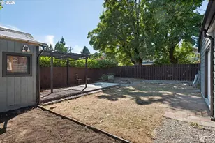 8806 NE Sacramento St, Portland, OR 97220 - Photo 39