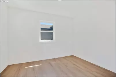 8806 NE Sacramento St, Portland, OR 97220 - Photo 21