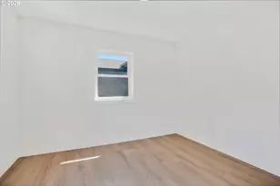 8806 NE Sacramento St, Portland, OR 97220 - Photo 21