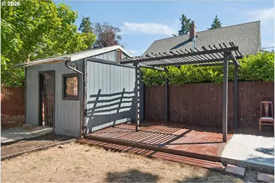 8806 NE Sacramento St, Portland, OR 97220 - Photo 37