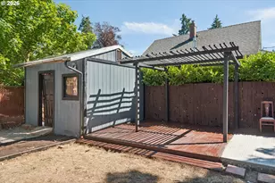 8806 NE Sacramento St, Portland, OR 97220 - Photo 37