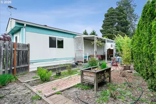 1418 Pine St, Silverton, OR 97381 - Photo 5