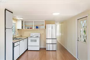1418 Pine St, Silverton, OR 97381 - Photo 17