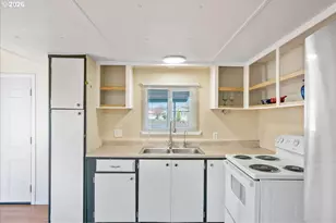 1418 Pine St, Silverton, OR 97381 - Photo 15