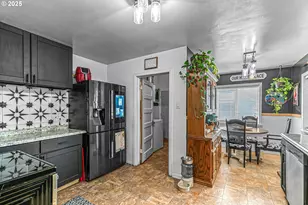 219 Berrydale Ave, Medford, OR 97501 - Photo 5