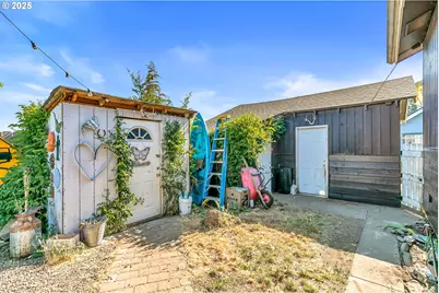 219 Berrydale Ave, Medford, OR 97501 - Photo 21