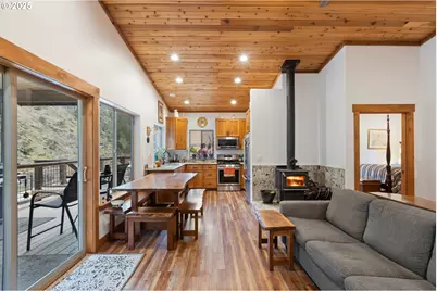 4696 Cow Creek Rd, Riddle, OR 97469 - Photo 7