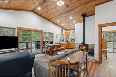 4696 Cow Creek Rd, Riddle, OR 97469 - Photo 5