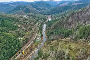 4696 Cow Creek Rd, Riddle, OR 97469 - Photo 37