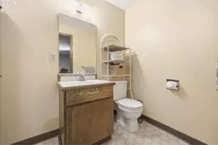 1910 SW 3rd Dr, Gresham, OR 97080 - Photo 23