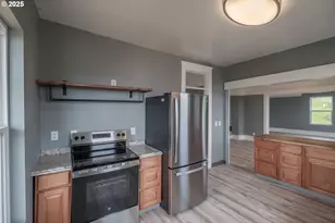 640 8th St, Astoria, OR 97103 - Photo 9