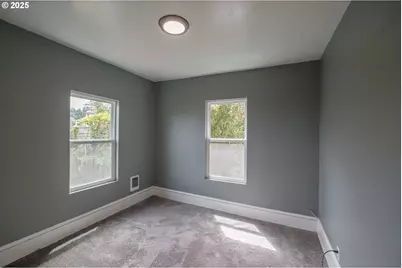 640 8th St, Astoria, OR 97103 - Photo 17