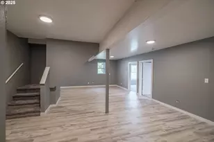 640 8th St, Astoria, OR 97103 - Photo 13