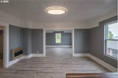 640 8th St, Astoria, OR 97103 - Photo 7