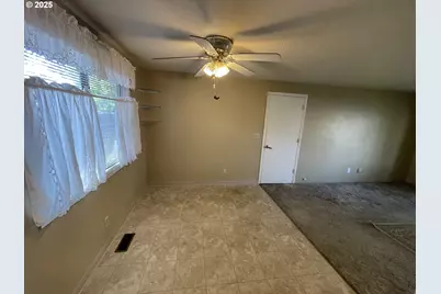 490 NW 3rd St, Hermiston, OR 97838 - Photo 5