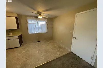 490 NW 3rd St, Hermiston, OR 97838 - Photo 7