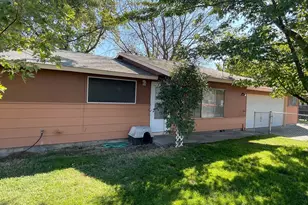 490 NW 3rd St, Hermiston, OR 97838 - Photo 1