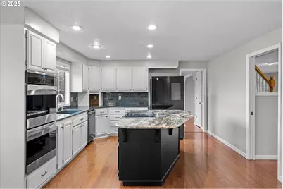 2607 SW Pleasant View Dr, Gresham, OR 97080 - Photo 9