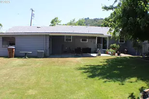 131 Mountain View Ave, Myrtle Creek, OR 97457 - Photo 21