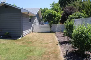 131 Mountain View Ave, Myrtle Creek, OR 97457 - Photo 29