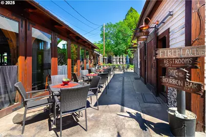 1772 SE Jackson St, Roseburg, OR 97470 - Photo 9