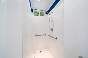 660 SW Evans St, Portland, OR 97219 - Photo 17