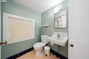 660 SW Evans St, Portland, OR 97219 - Photo 25