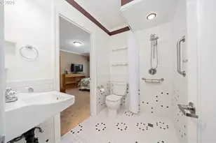 660 SW Evans St, Portland, OR 97219 - Photo 21