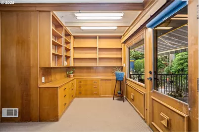 660 SW Evans St, Portland, OR 97219 - Photo 23