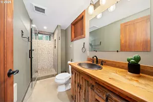 660 SW Evans St, Portland, OR 97219 - Photo 29