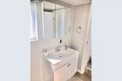 725 NE Denver St, Roseburg, OR 97470 - Photo 17