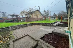 725 NE Denver St, Roseburg, OR 97470 - Photo 27