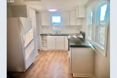 725 NE Denver St, Roseburg, OR 97470 - Photo 15