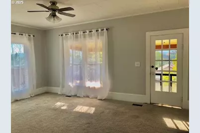 725 NE Denver St, Roseburg, OR 97470 - Photo 5