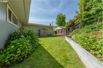 2025 NW Kline St, Roseburg, OR 97471 - Photo 9