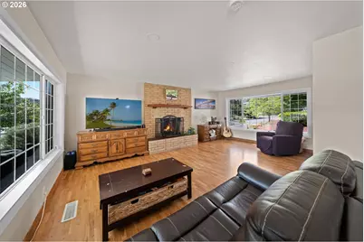 2025 NW Kline St, Roseburg, OR 97471 - Photo 17