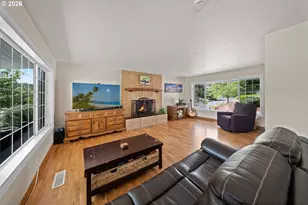 2025 NW Kline St, Roseburg, OR 97471 - Photo 17