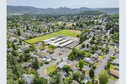 2025 NW Kline St, Roseburg, OR 97471 - Photo 3