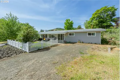 2025 NW Kline St, Roseburg, OR 97471 - Photo 13