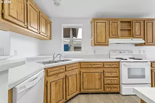 1000 S McKern Ct, Newberg, OR 97132 - Photo 13