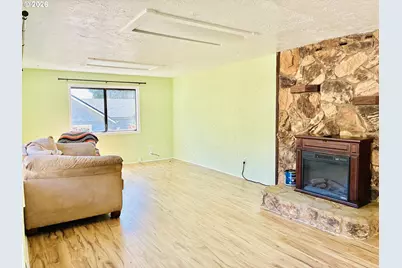 328 E Fifth Ave, Sutherlin, OR 97479 - Photo 43