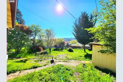 328 E Fifth Ave, Sutherlin, OR 97479 - Photo 11