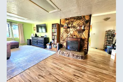 328 E Fifth Ave, Sutherlin, OR 97479 - Photo 5