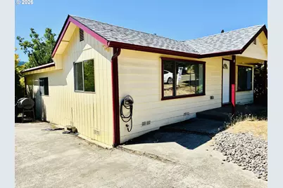 328 E Fifth Ave, Sutherlin, OR 97479 - Photo 1