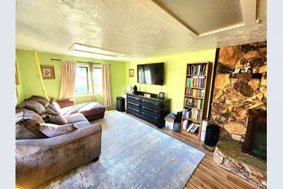 328 E Fifth Ave, Sutherlin, OR 97479 - Photo 9