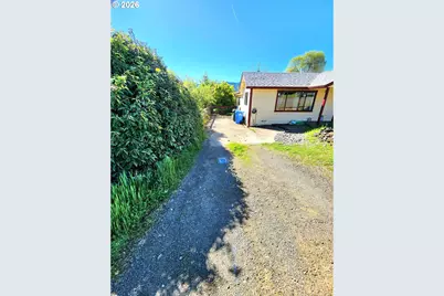 328 E Fifth Ave, Sutherlin, OR 97479 - Photo 43