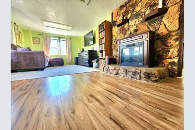 328 E Fifth Ave, Sutherlin, OR 97479 - Photo 7